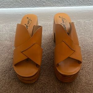 Free people leather sandals size 37